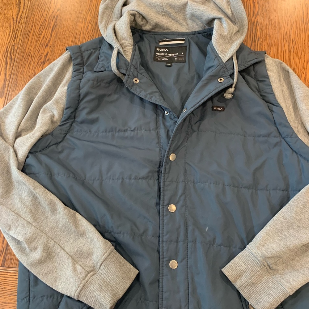 Men’s RVCA hoodie/vest combo, size. L